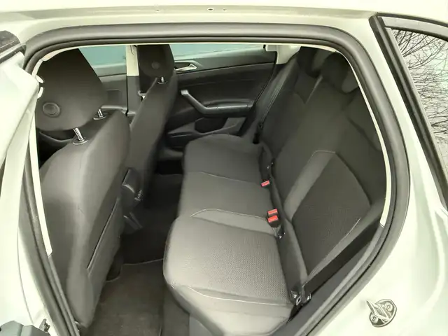 Volkswagen Polo view 10