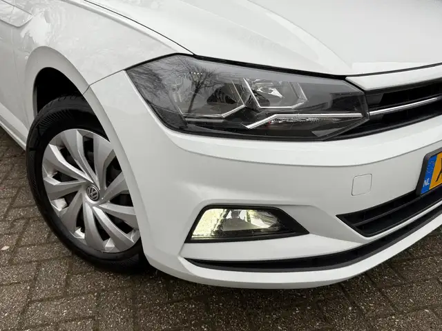 Volkswagen Polo view 3