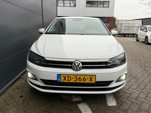 Volkswagen Polo view 2
