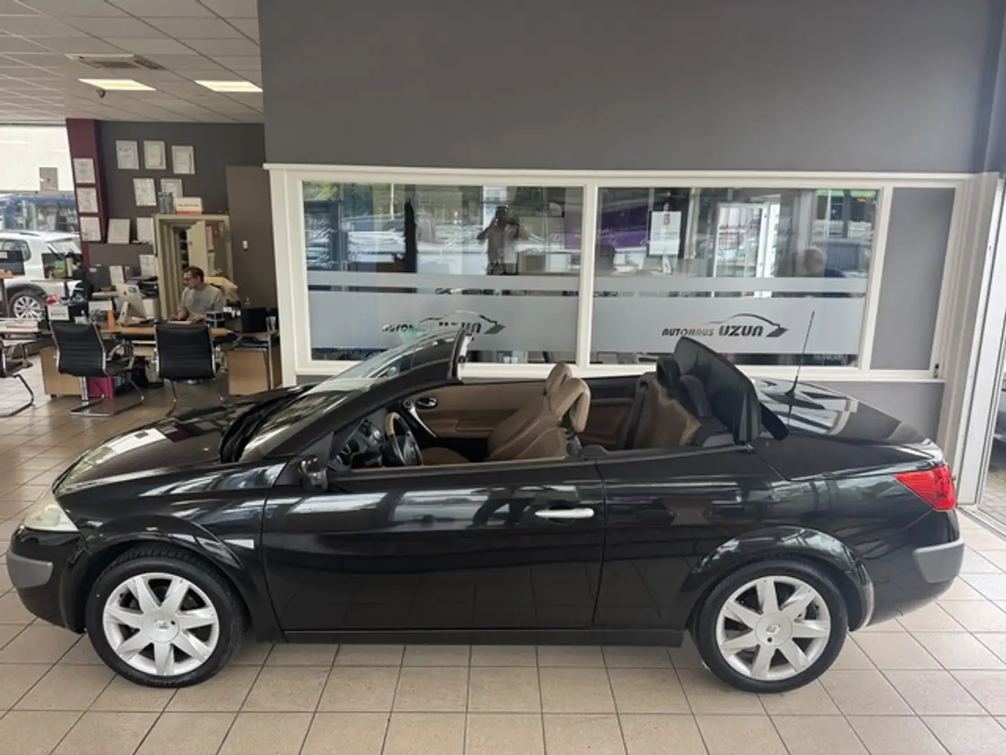 Renault Megane II Coupe/Cabrio Privilege Pano TÜV-08-27 Schwarz - 2