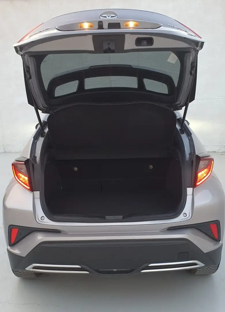 Toyota C-HR 180H Advance Gris - 2