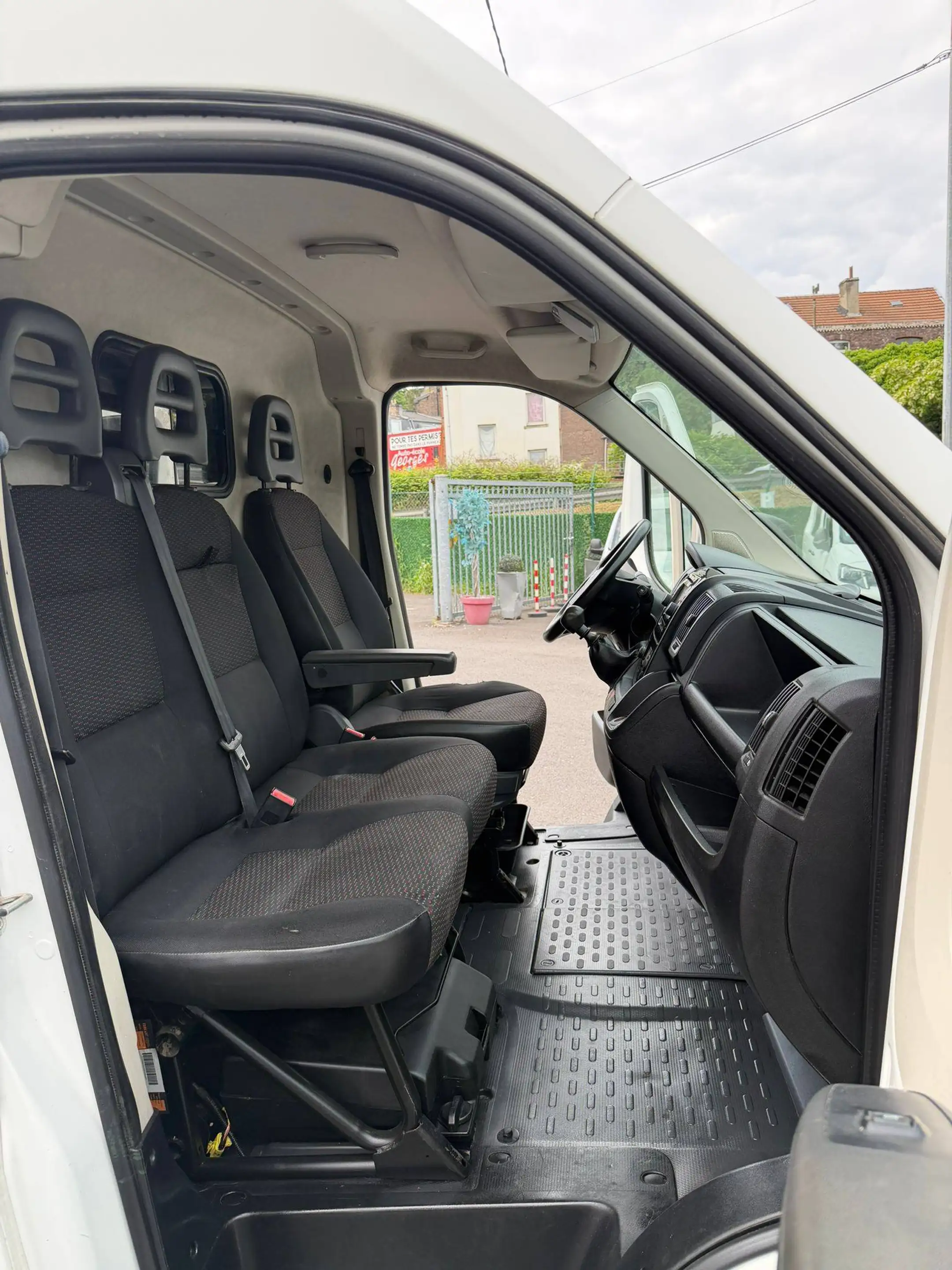 Citroen Jumper 2.2 HDi L3H2 - 141.000 KM - TVA DEDUCTIBLE - "MY OCCASIONS : VOTRE PARTENAIRE UTILITAIRE DE CONFIANCE " — photo 12