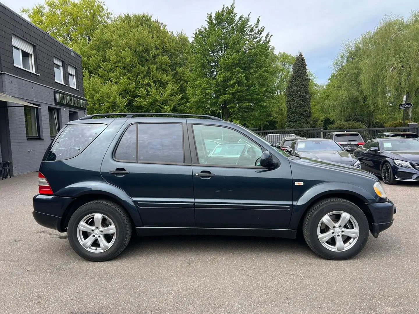 Mercedes-Benz ML 55 AMG Leder/Schiebedach/Klima/Sitzhzn/AHK/17 Blau - 2