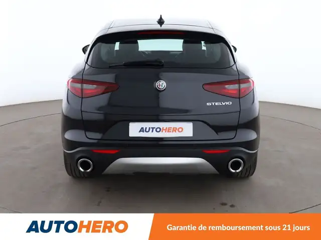 Alfa Romeo Stelvio view 5