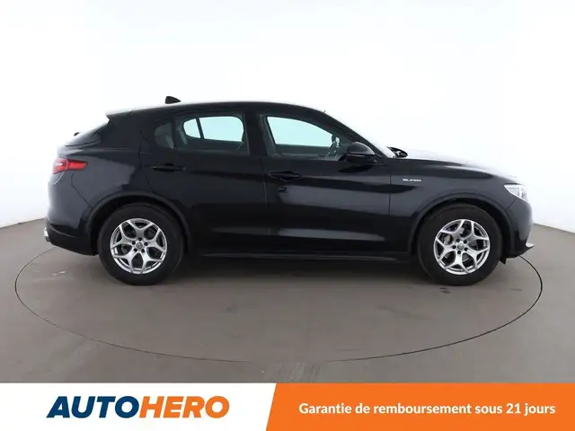 Alfa Romeo Stelvio view 7