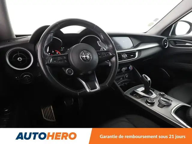 Alfa Romeo Stelvio view 11