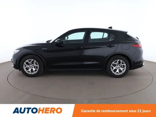 Alfa Romeo Stelvio view 3