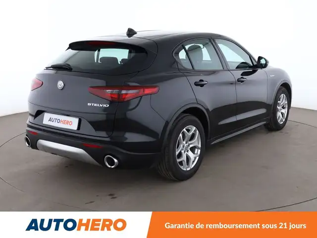 Alfa Romeo Stelvio view 6