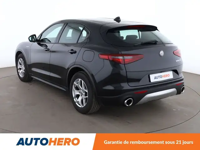 Alfa Romeo Stelvio view 4