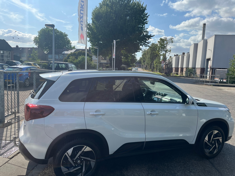 Suzuki Vitara 1.4 Boosterjet Style Smart Hybrid // TREKHAAK // 1 — photo 8