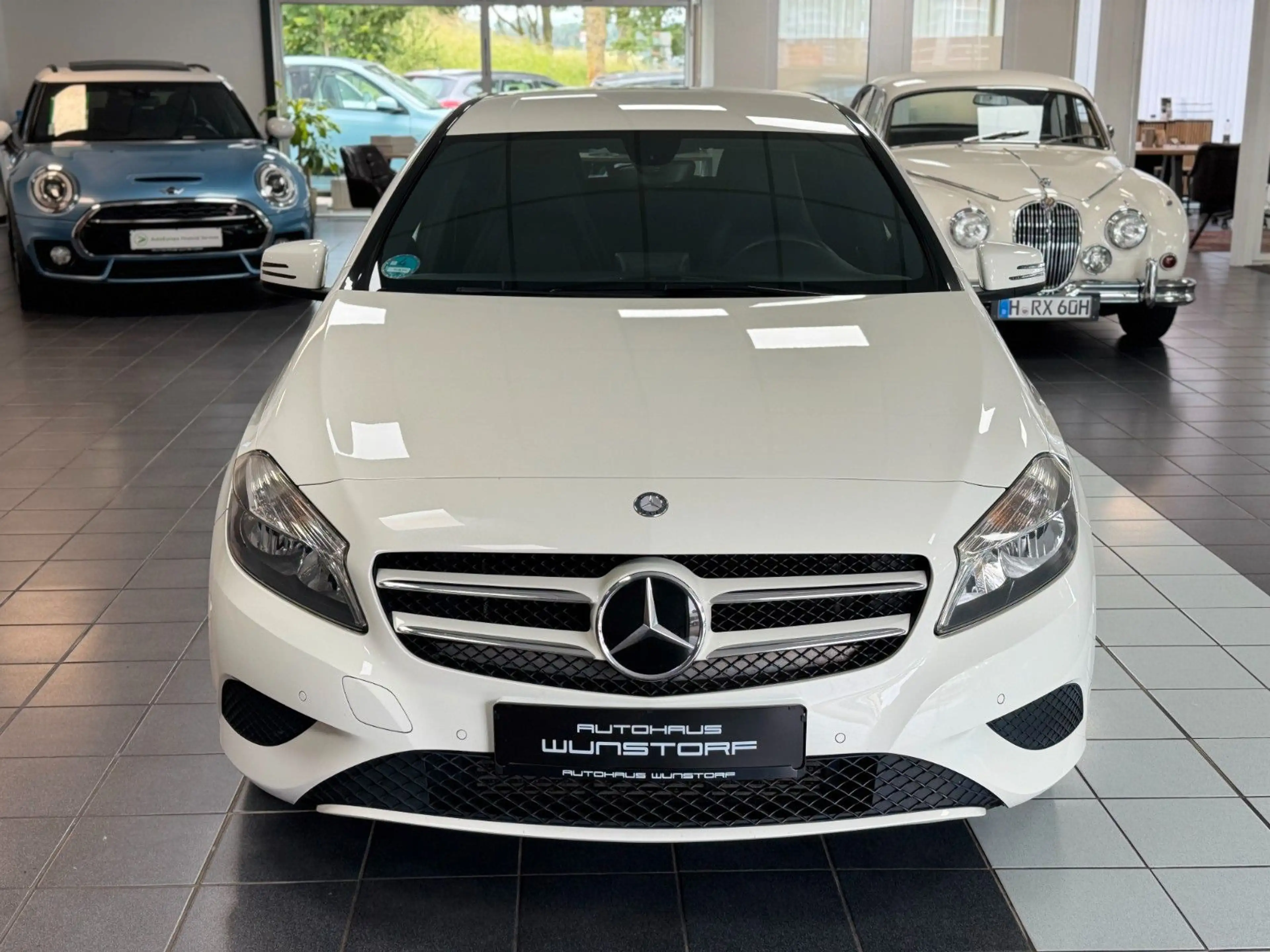 Mercedes-Benz A 180 BlueEfficiency NAVI/SHZ/PDC/LEDER/BT/KLIMA — photo 2