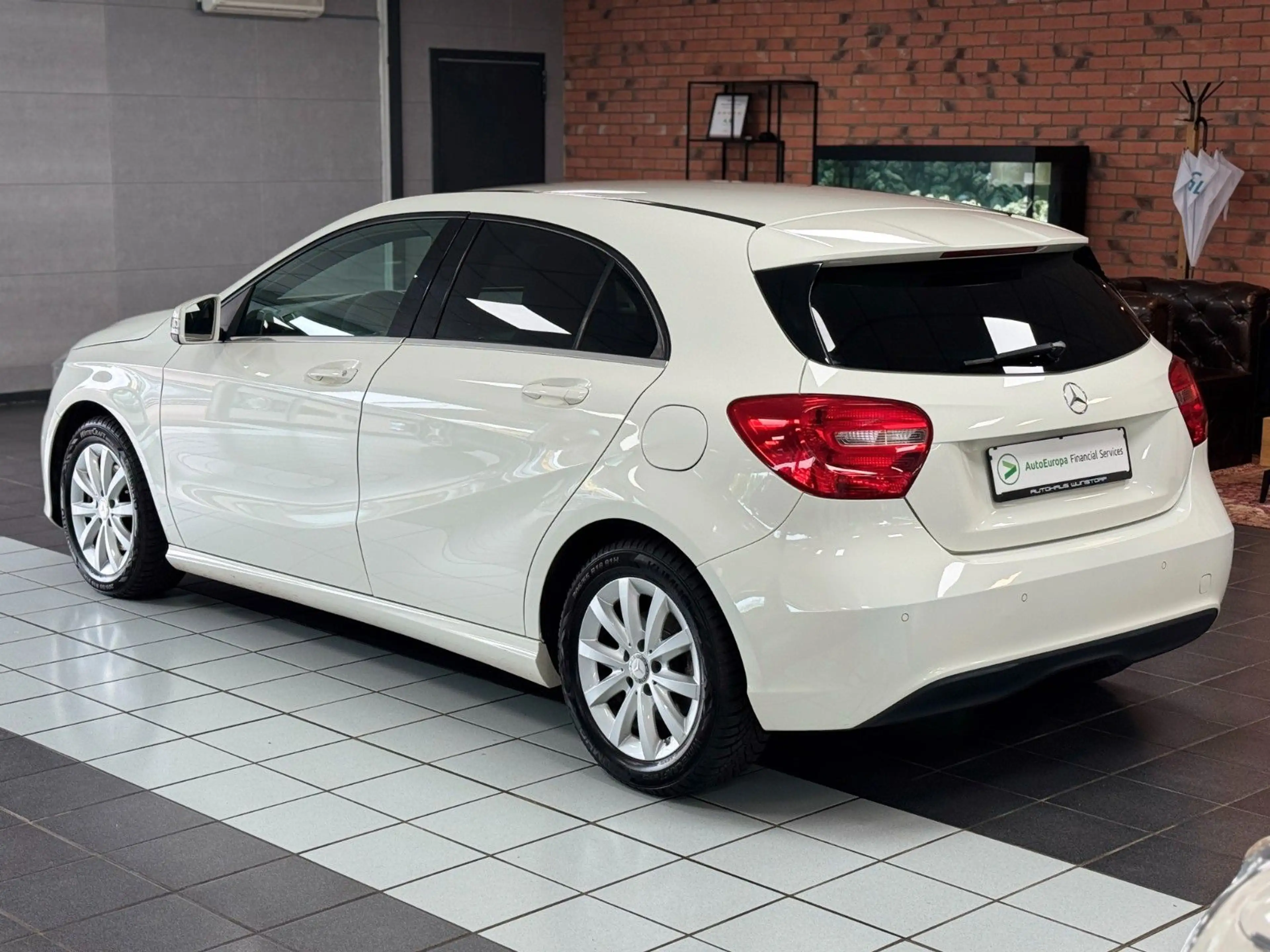 Mercedes-Benz A 180 BlueEfficiency NAVI/SHZ/PDC/LEDER/BT/KLIMA — photo 7