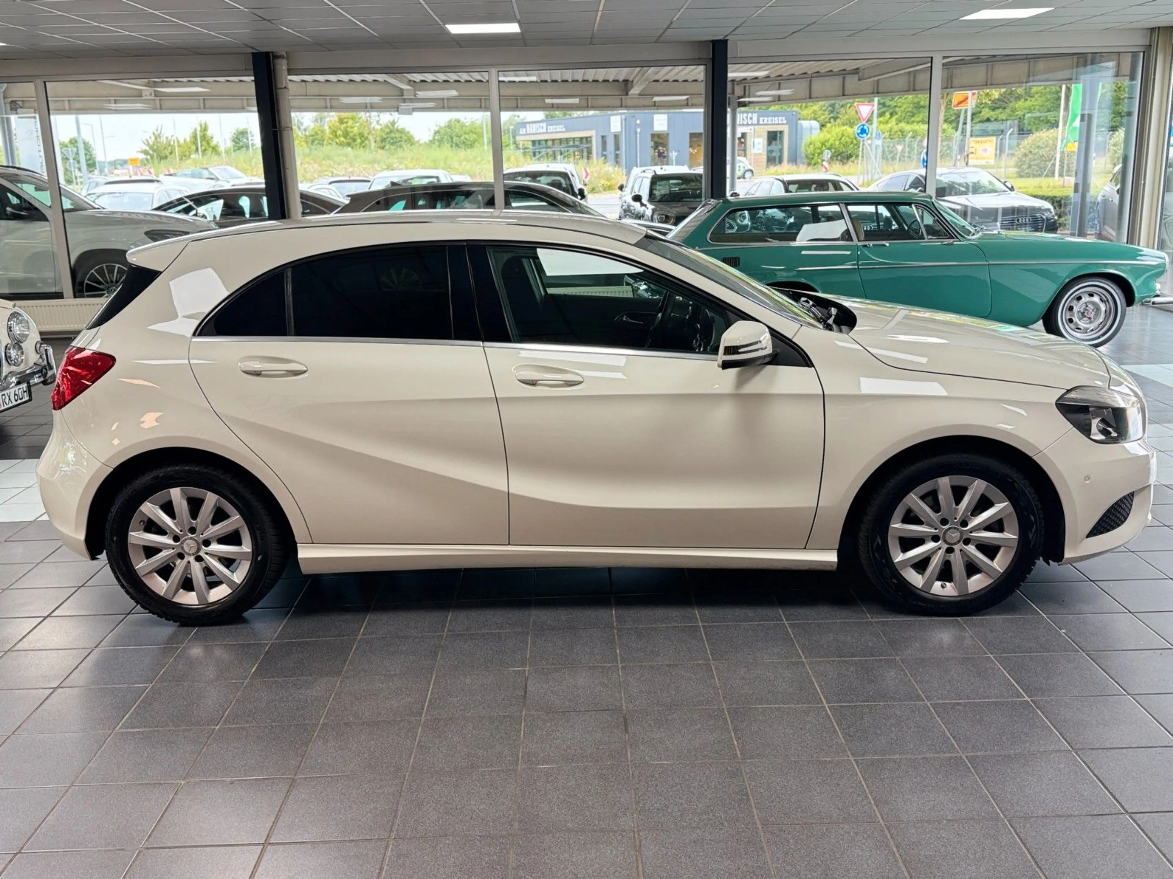 Mercedes-Benz A 180 BlueEfficiency NAVI/SHZ/PDC/LEDER/BT/KLIMA — photo 4