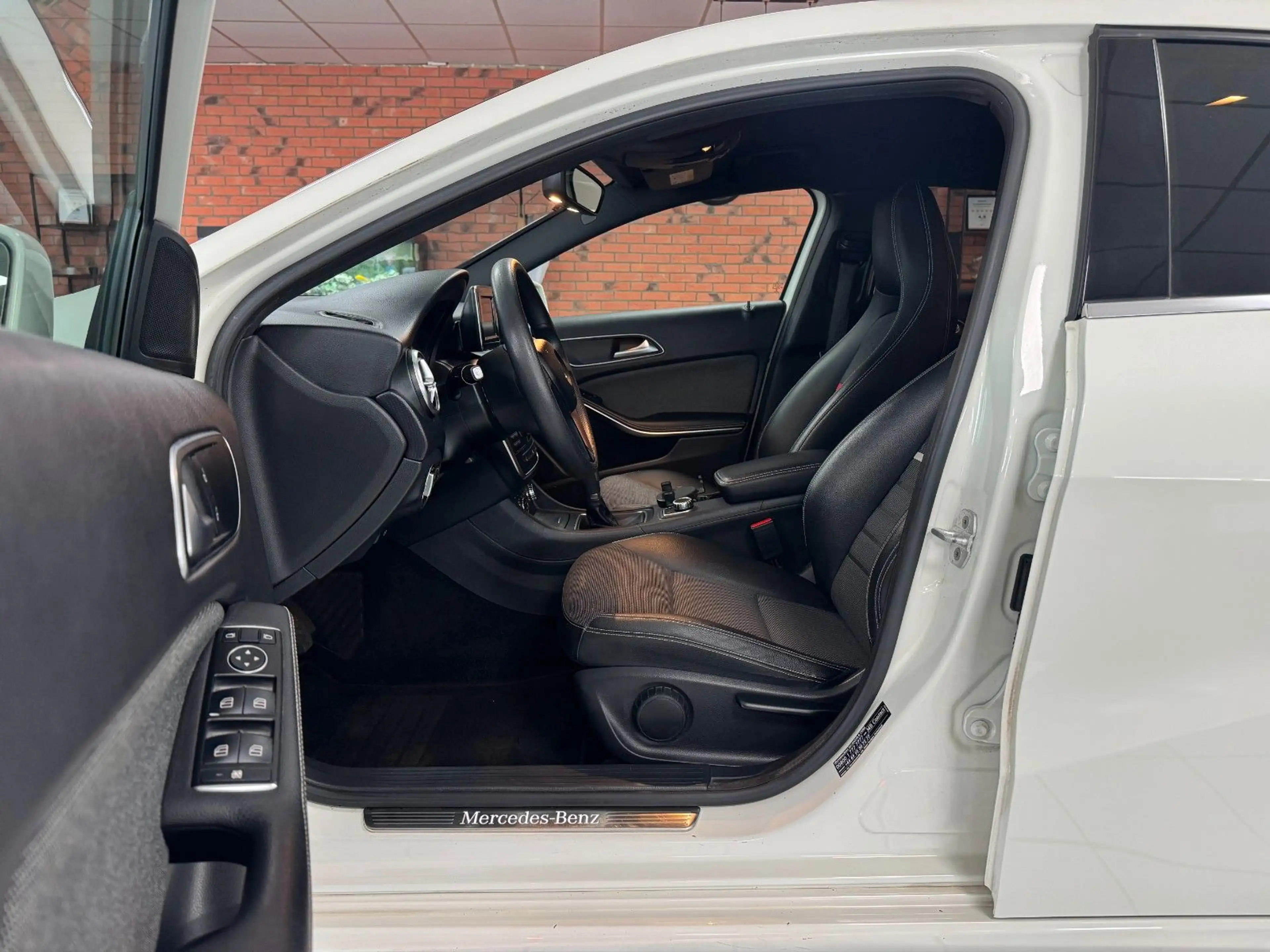 Mercedes-Benz A 180 BlueEfficiency NAVI/SHZ/PDC/LEDER/BT/KLIMA — photo 10