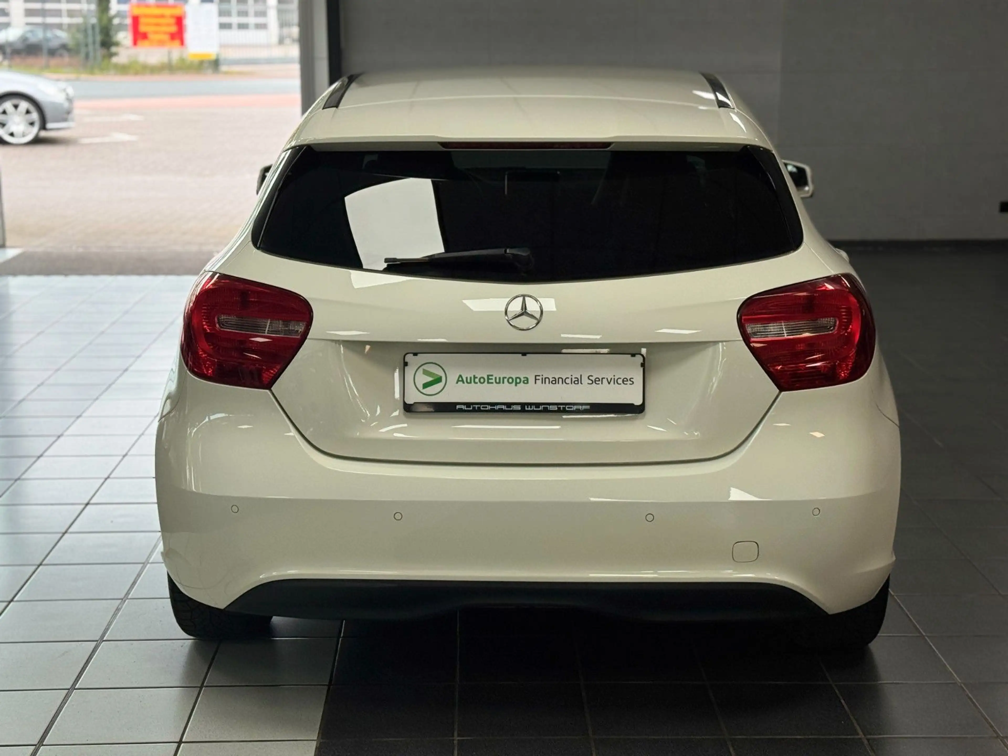 Mercedes-Benz A 180 BlueEfficiency NAVI/SHZ/PDC/LEDER/BT/KLIMA — photo 6