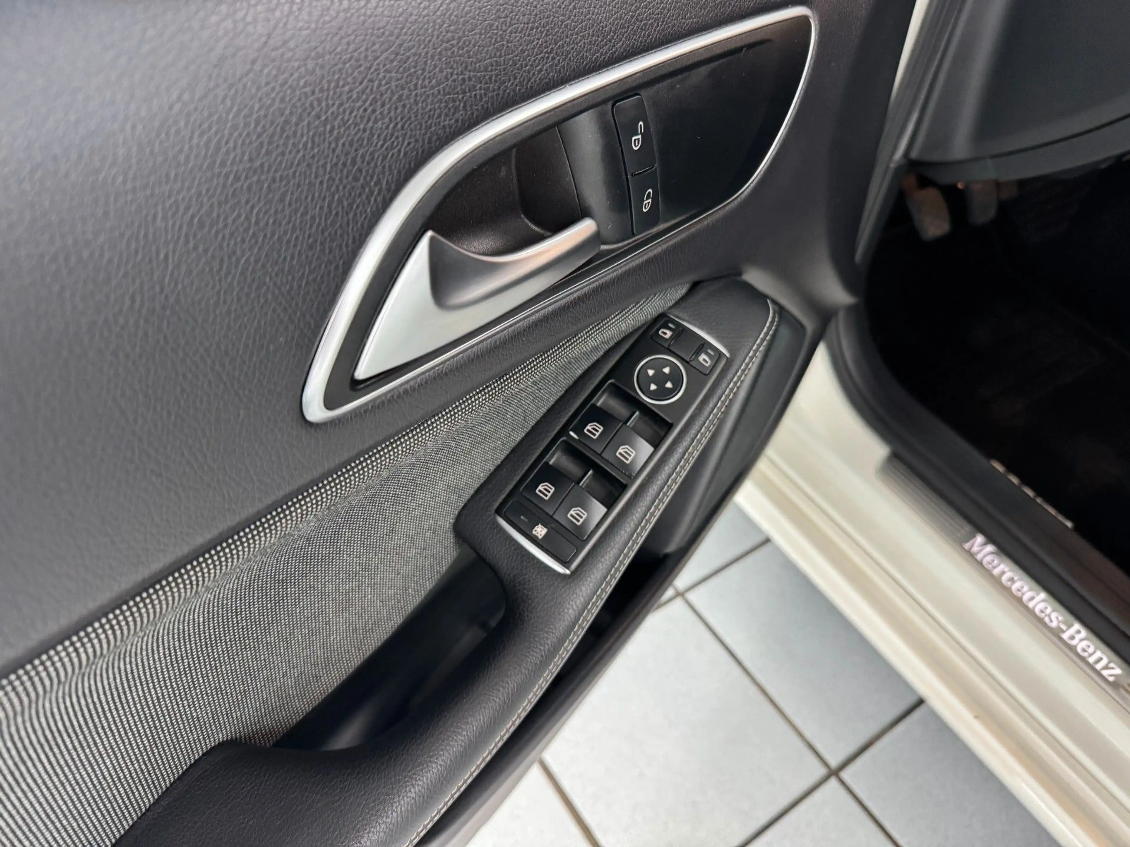 Mercedes-Benz A 180 BlueEfficiency NAVI/SHZ/PDC/LEDER/BT/KLIMA — photo 11
