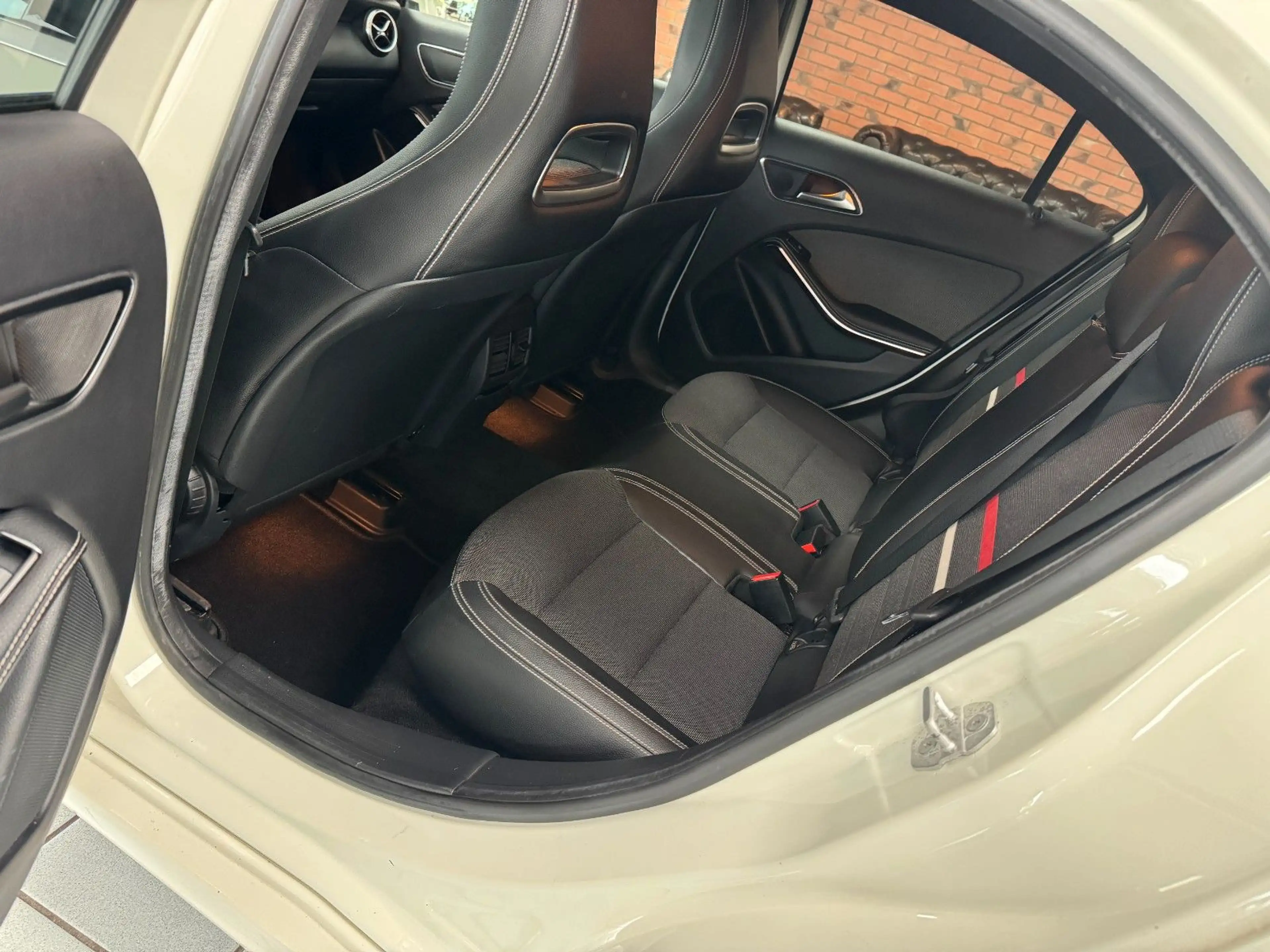 Mercedes-Benz A 180 BlueEfficiency NAVI/SHZ/PDC/LEDER/BT/KLIMA — photo 14