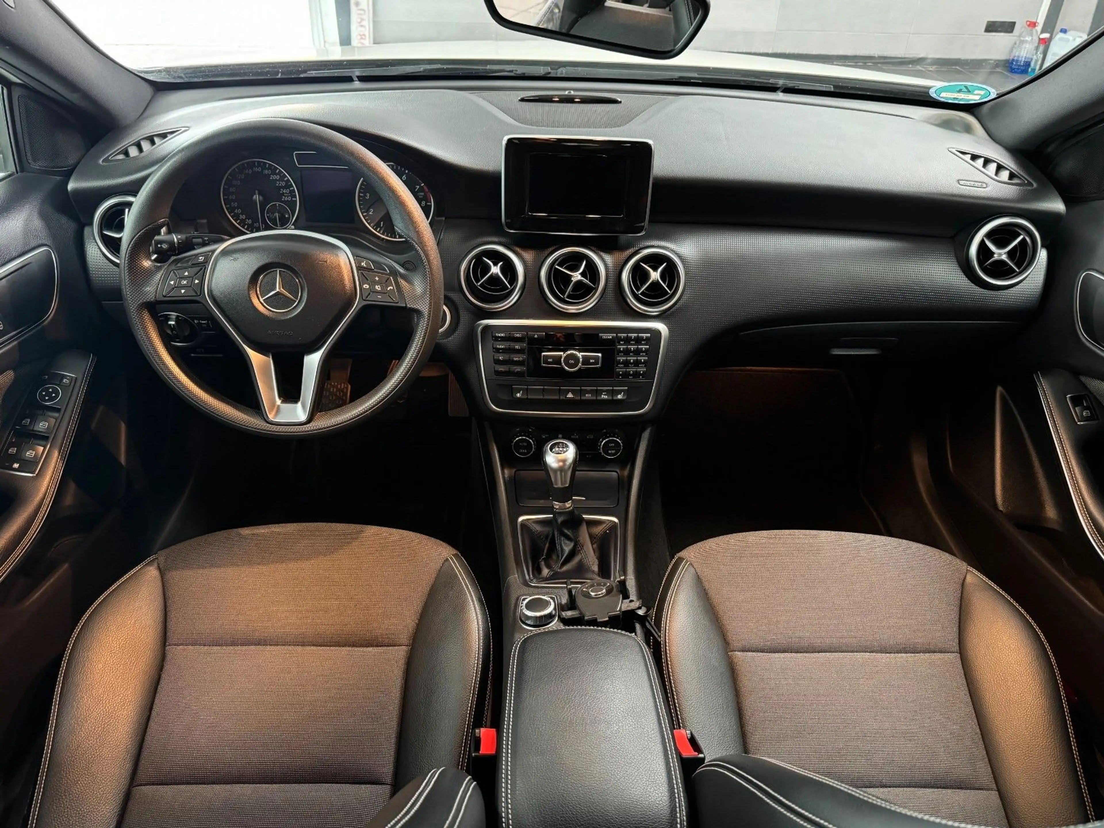 Mercedes-Benz A 180 BlueEfficiency NAVI/SHZ/PDC/LEDER/BT/KLIMA — photo 15