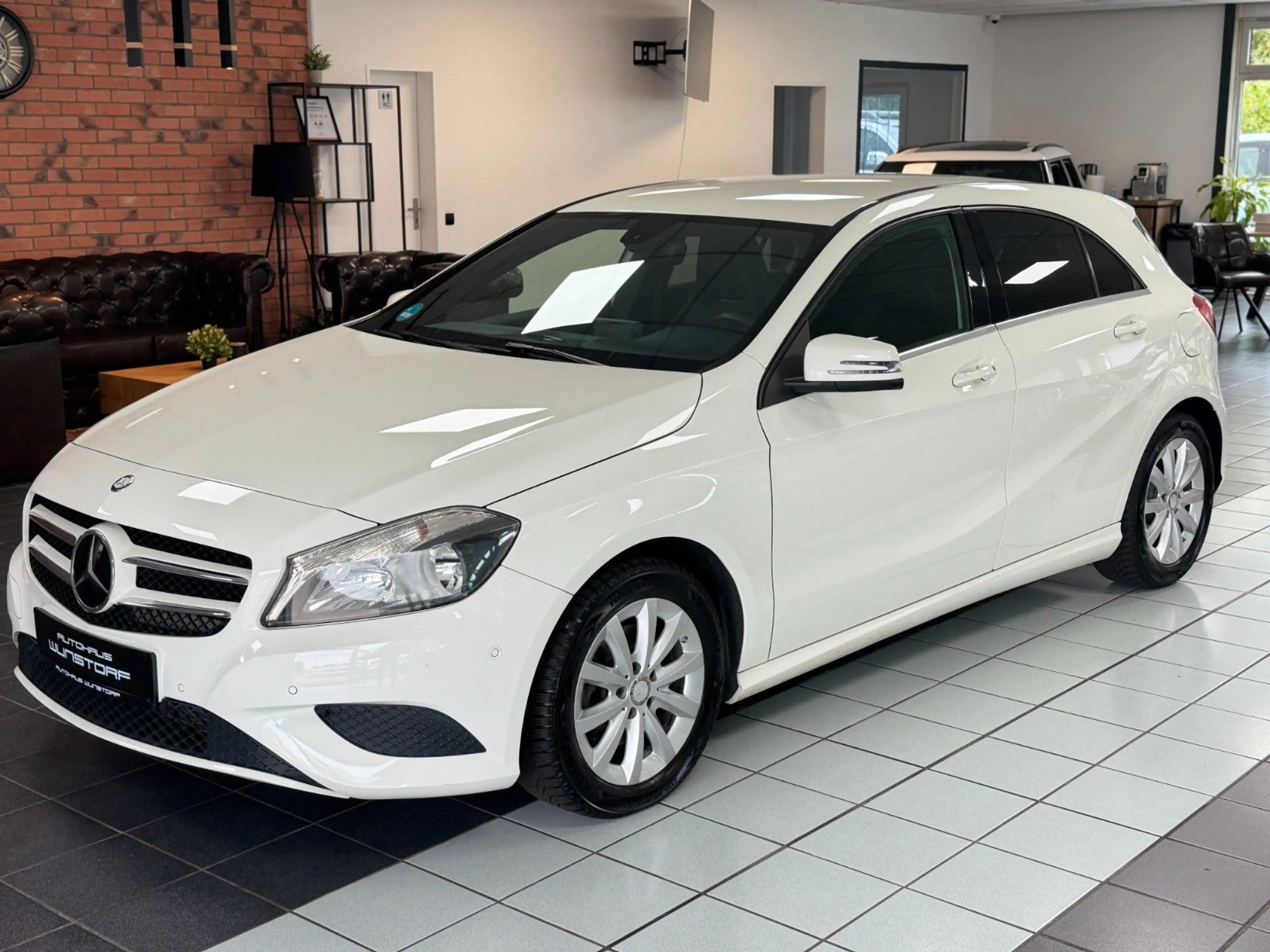 Mercedes-Benz A 180 BlueEfficiency NAVI/SHZ/PDC/LEDER/BT/KLIMA