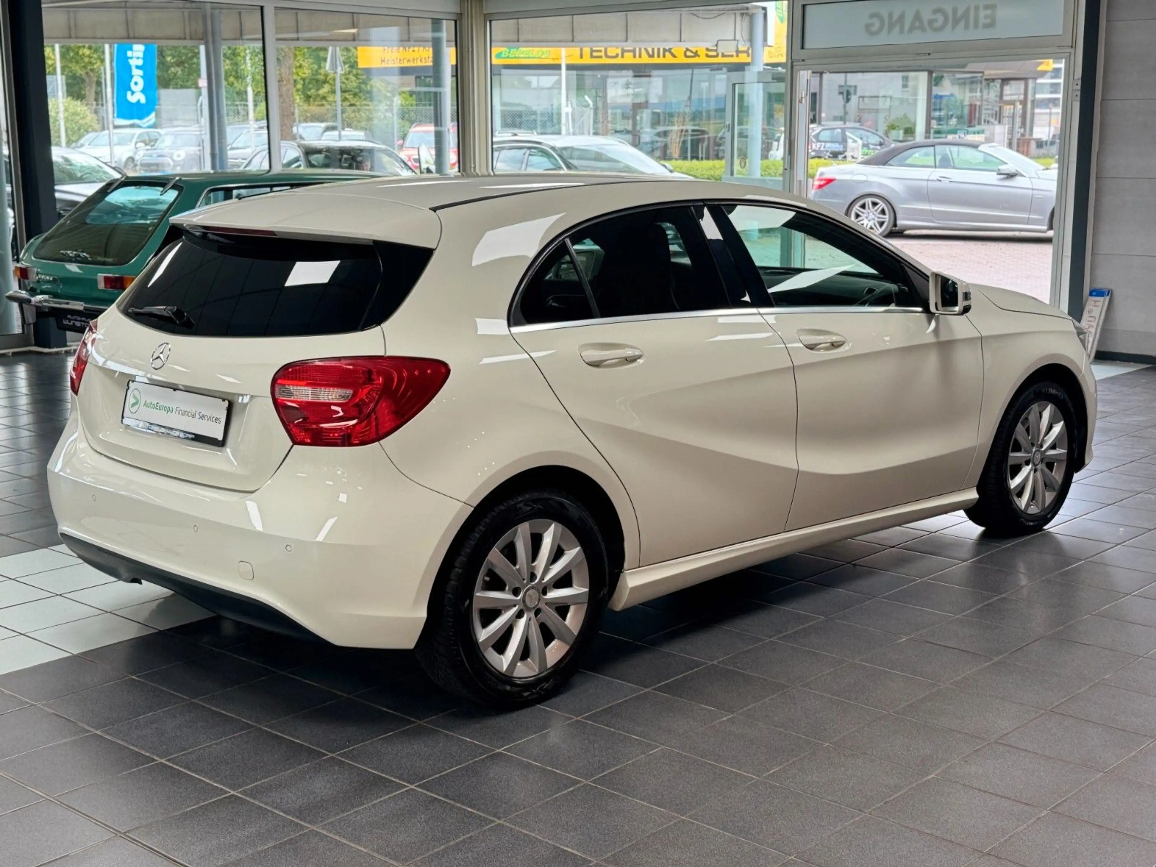 Mercedes-Benz A 180 BlueEfficiency NAVI/SHZ/PDC/LEDER/BT/KLIMA — photo 5
