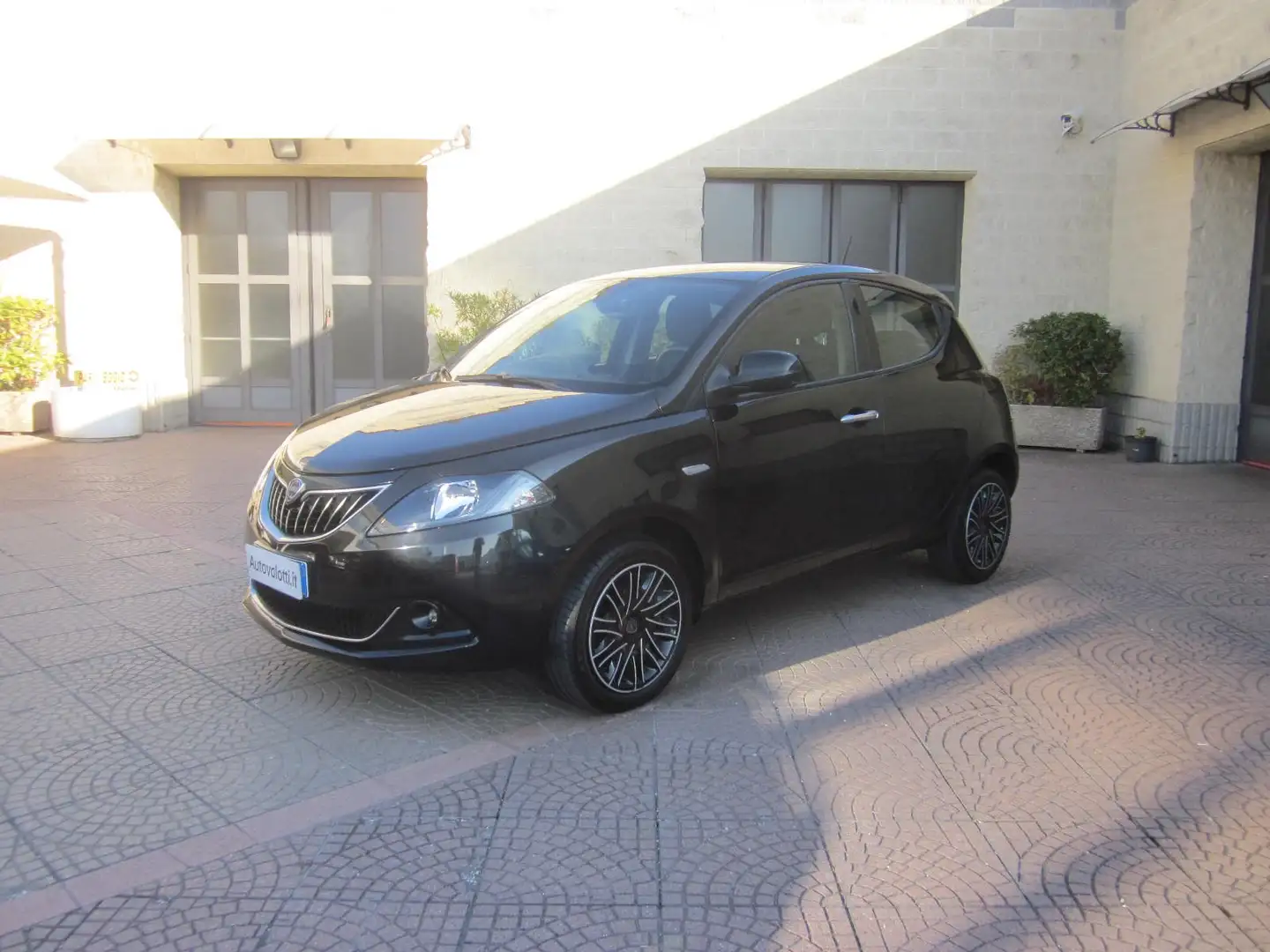 Lancia Ypsilon 1.0 FireFly 5 porte S&S Hybrid Gold Plus Nero - 1