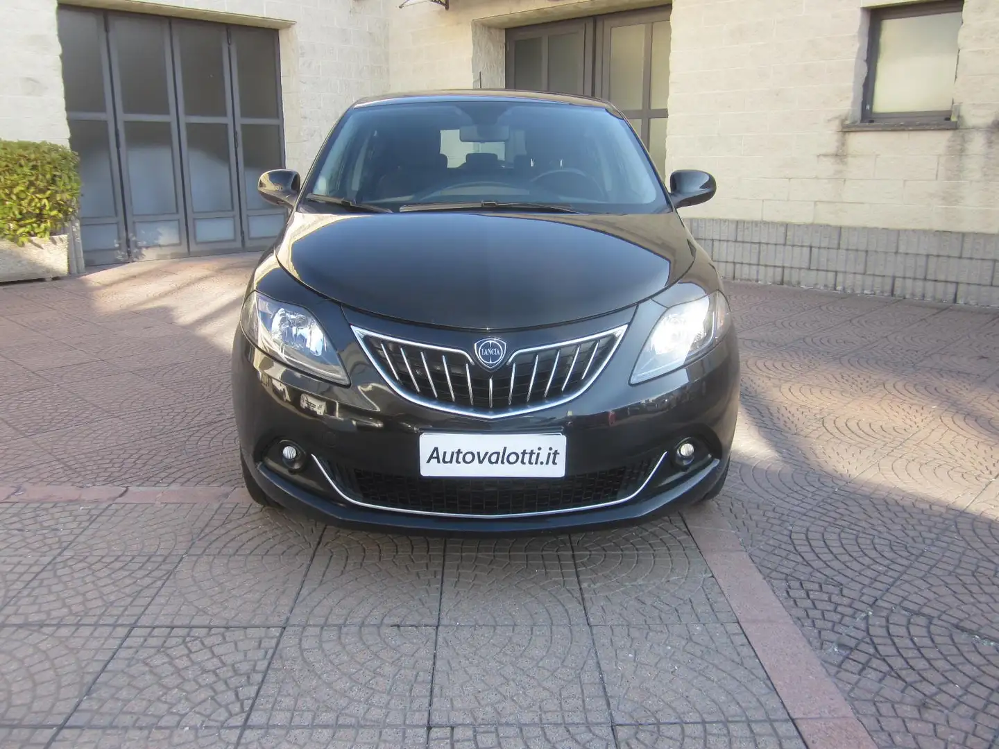 Lancia Ypsilon 1.0 FireFly 5 porte S&S Hybrid Gold Plus Nero - 2