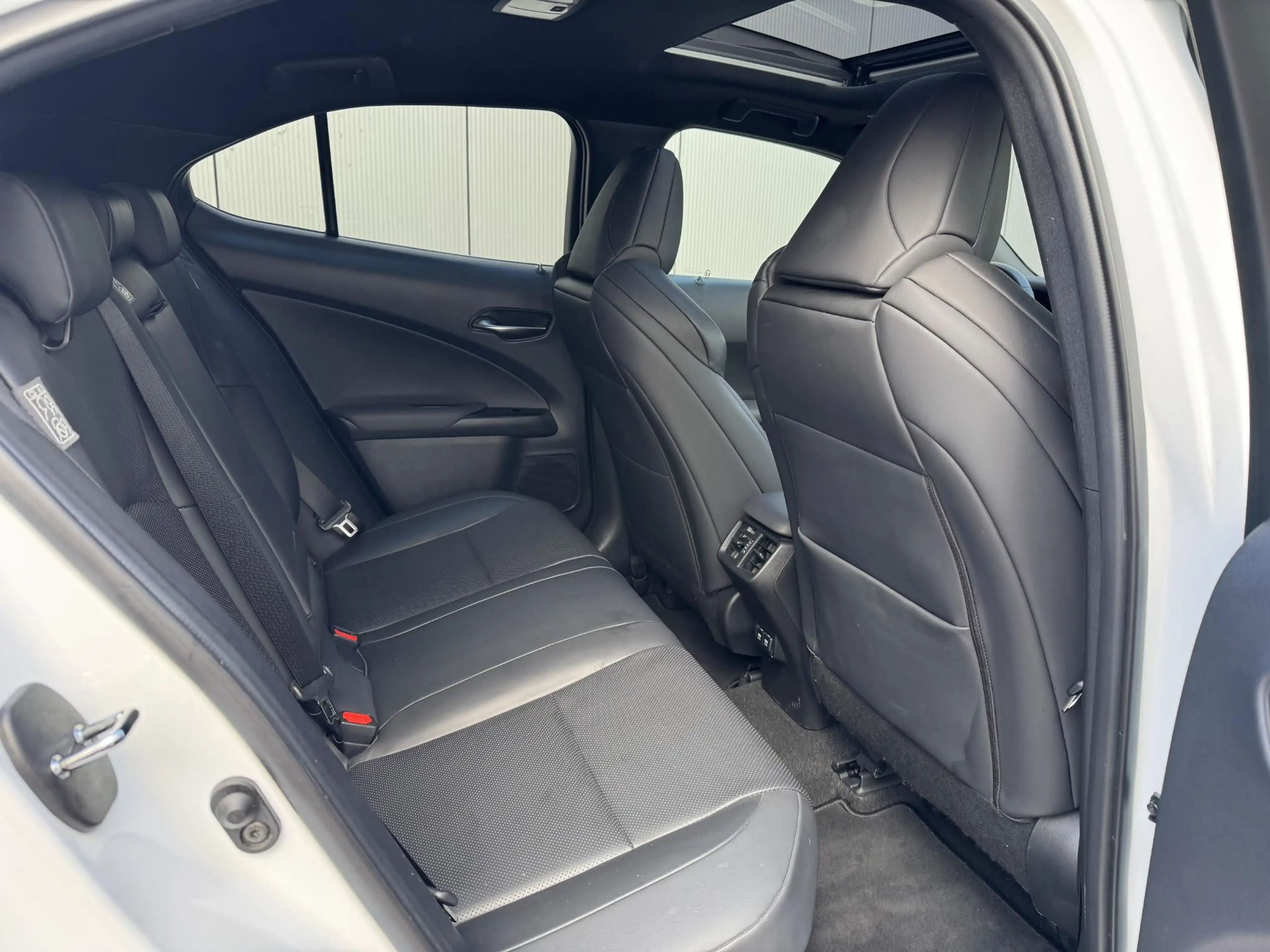 Lexus UX 250h AWD F-Sport Full Option Trekhaak HUD — photo 7