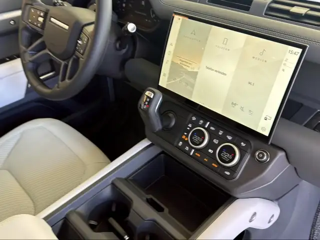 Land Rover Defender 110 D200 AWD AT X-Dynamic SE Ansicht 12