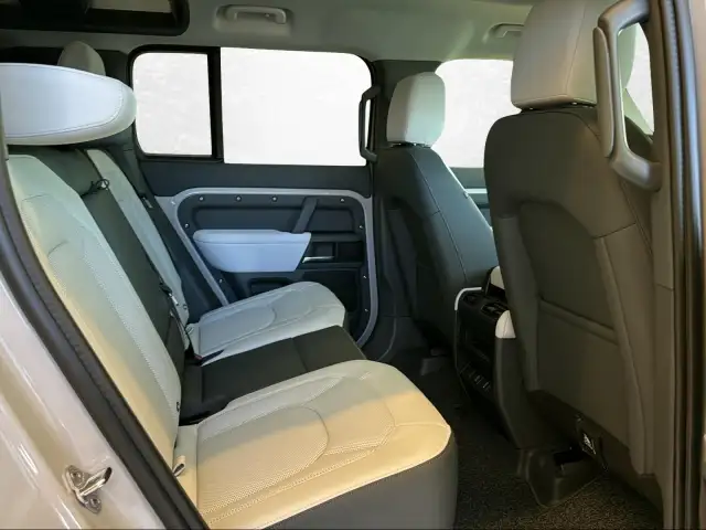 Land Rover Defender 110 D200 AWD AT X-Dynamic SE Ansicht 15