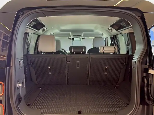 Land Rover Defender 110 D200 AWD AT X-Dynamic SE Ansicht 18