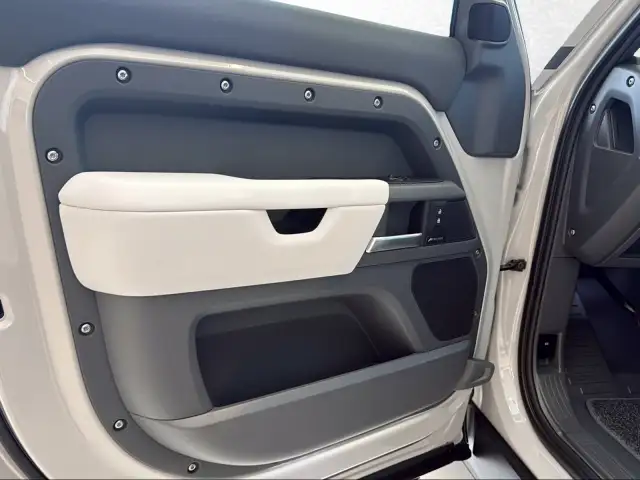 Land Rover Defender 110 D200 AWD AT X-Dynamic SE Ansicht 17