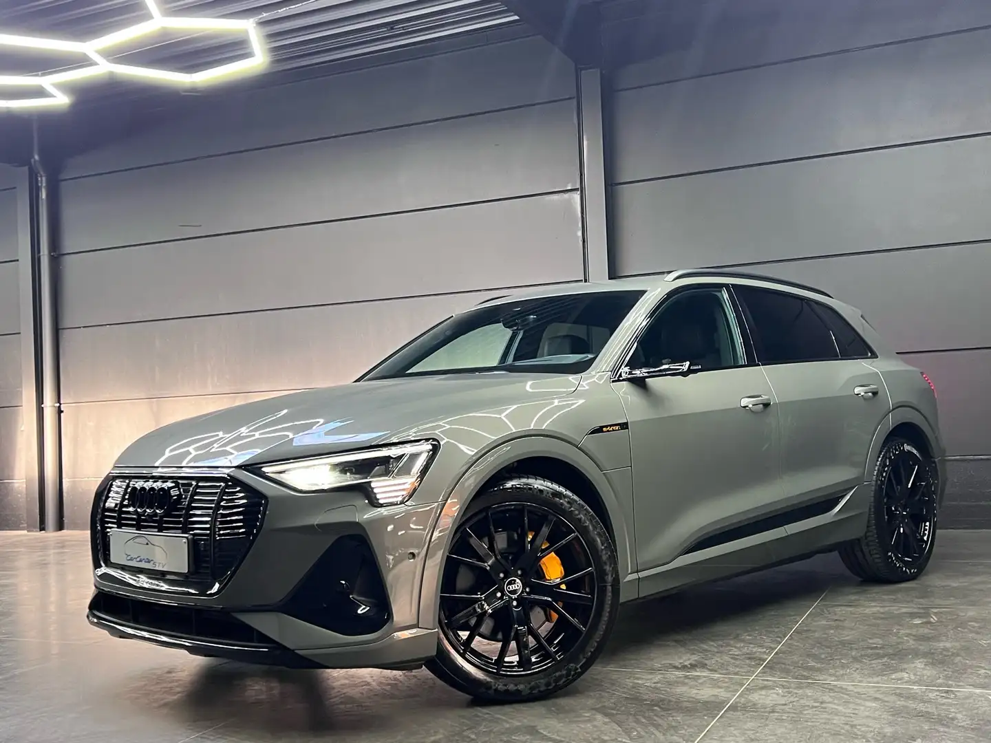 Audi e-tron 55 Quattro S Line *** Verkocht **** VENDU *** Grau - 1