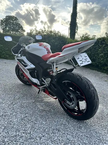 Yamaha YZF-R6 - foto 2