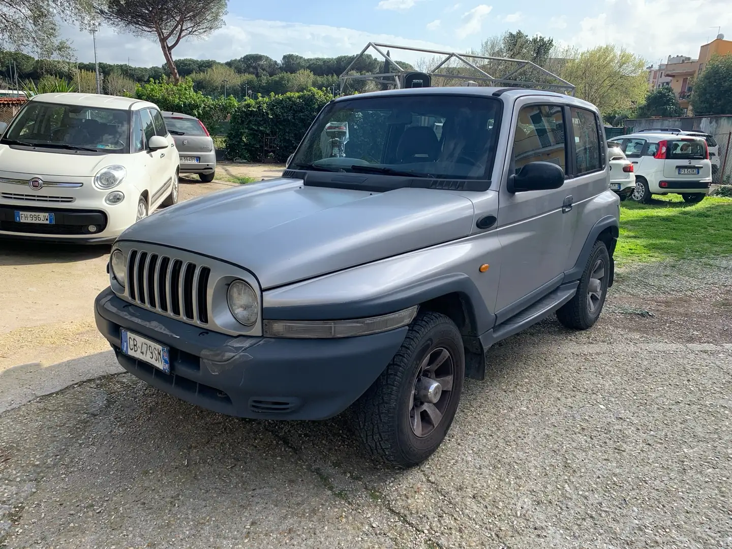 SsangYong Korando 2.0 E Stříbrná - 1