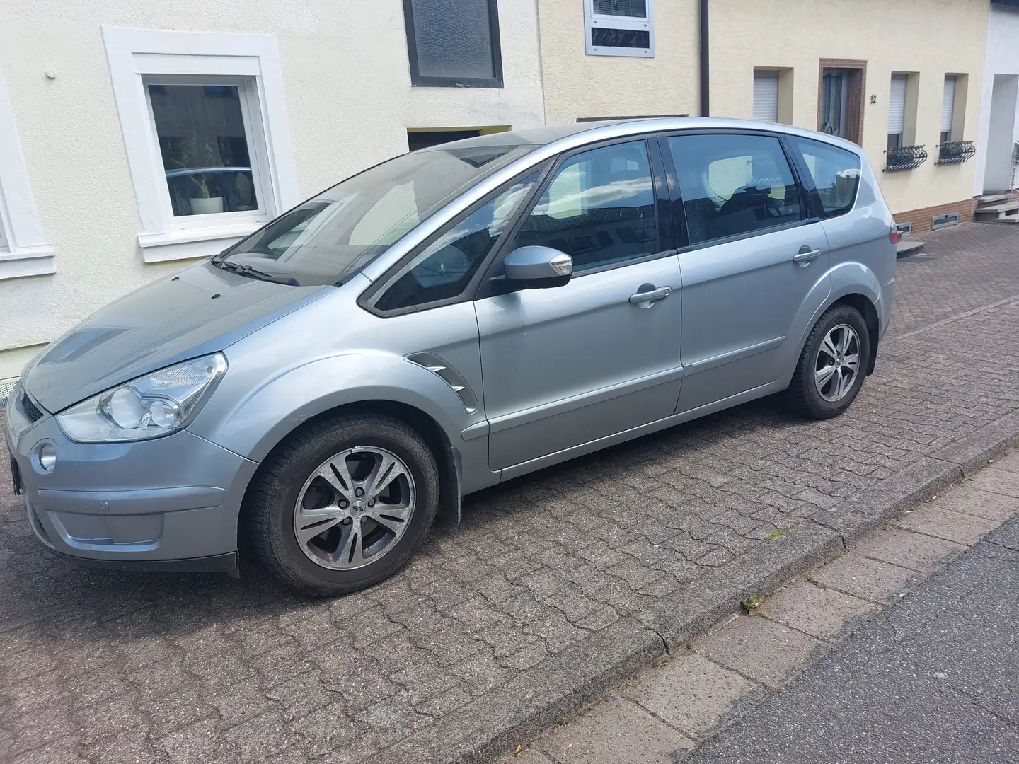 Ford S-Max 2.0 TDCi DPF Trend Silber - 1