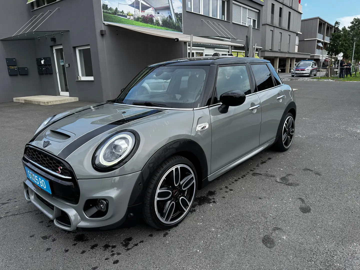 MINI Cooper S Aut. *JCW Aero; Sitze; Navi, HK Sound uvm.* Grau - 1
