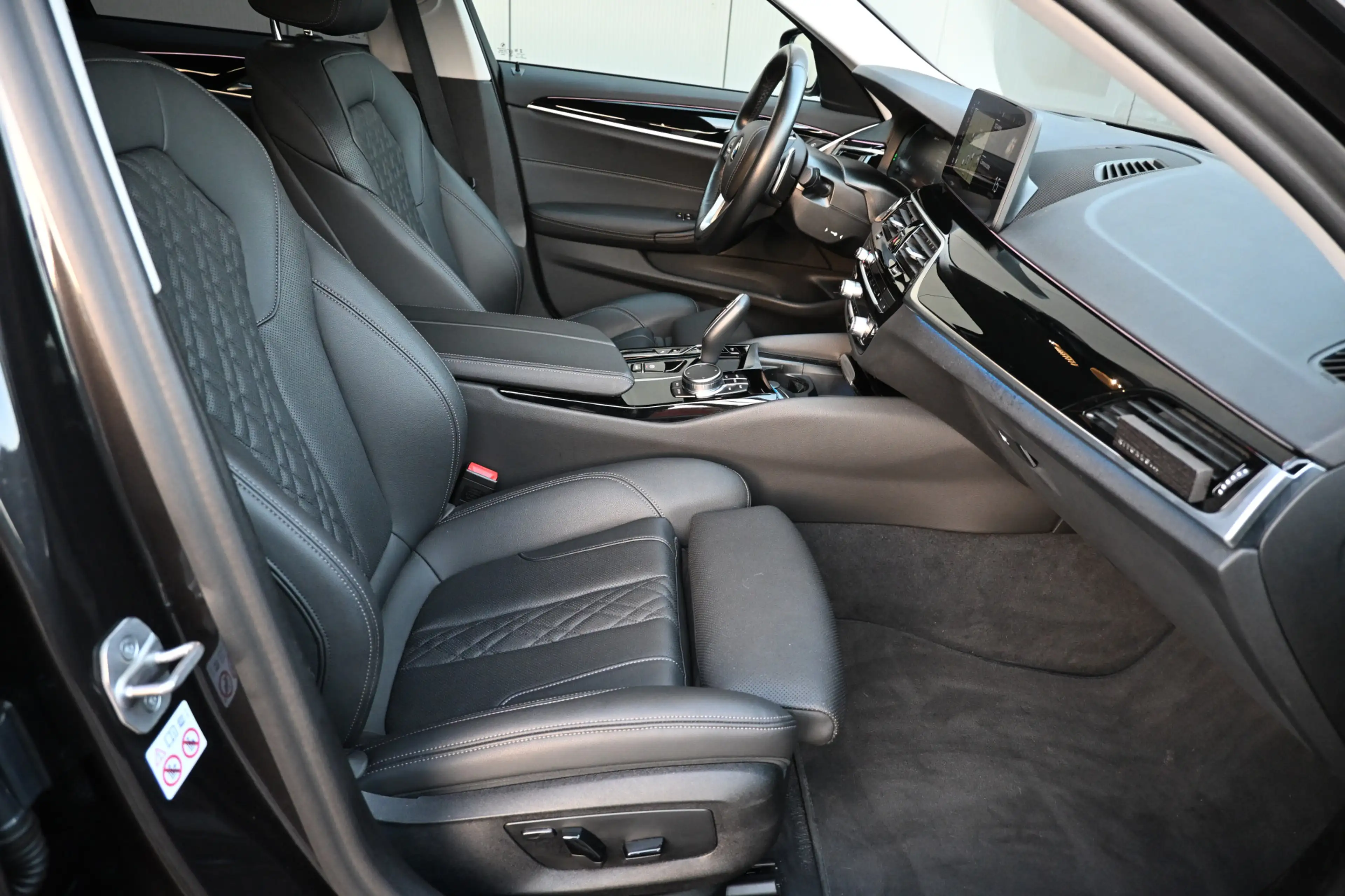 BMW 530 5-serie Touring 530e xDrive Business Edition Plus — photo 13