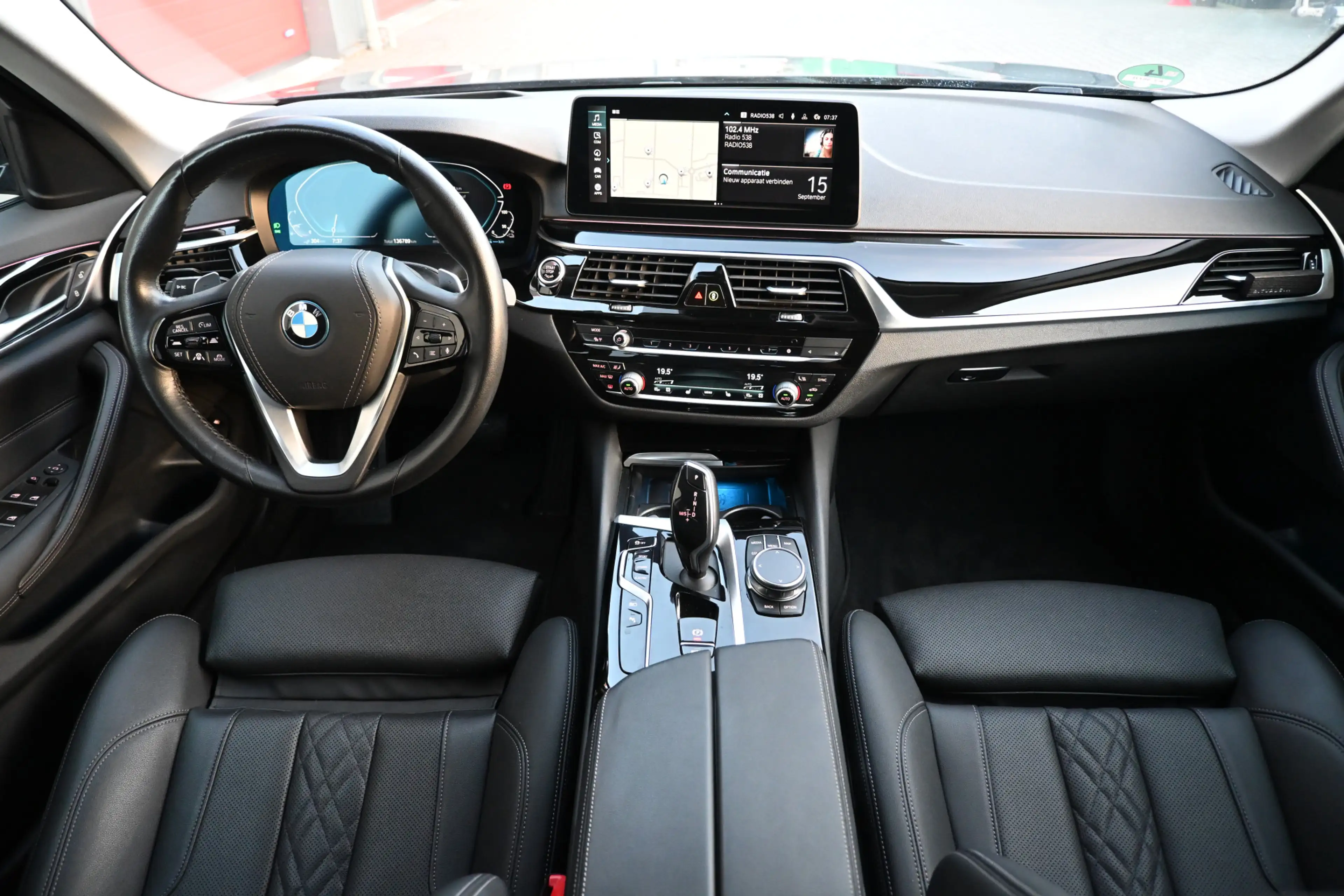 BMW 530 5-serie Touring 530e xDrive Business Edition Plus — photo 4