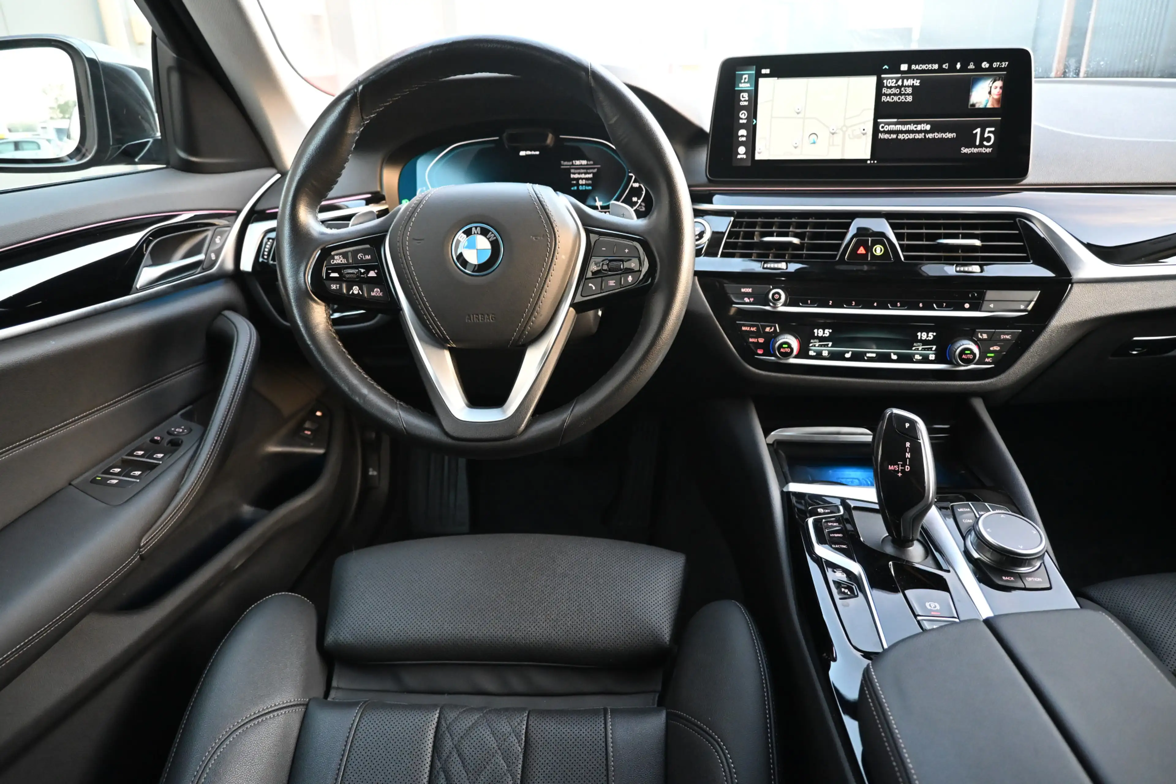 BMW 530 5-serie Touring 530e xDrive Business Edition Plus — photo 26
