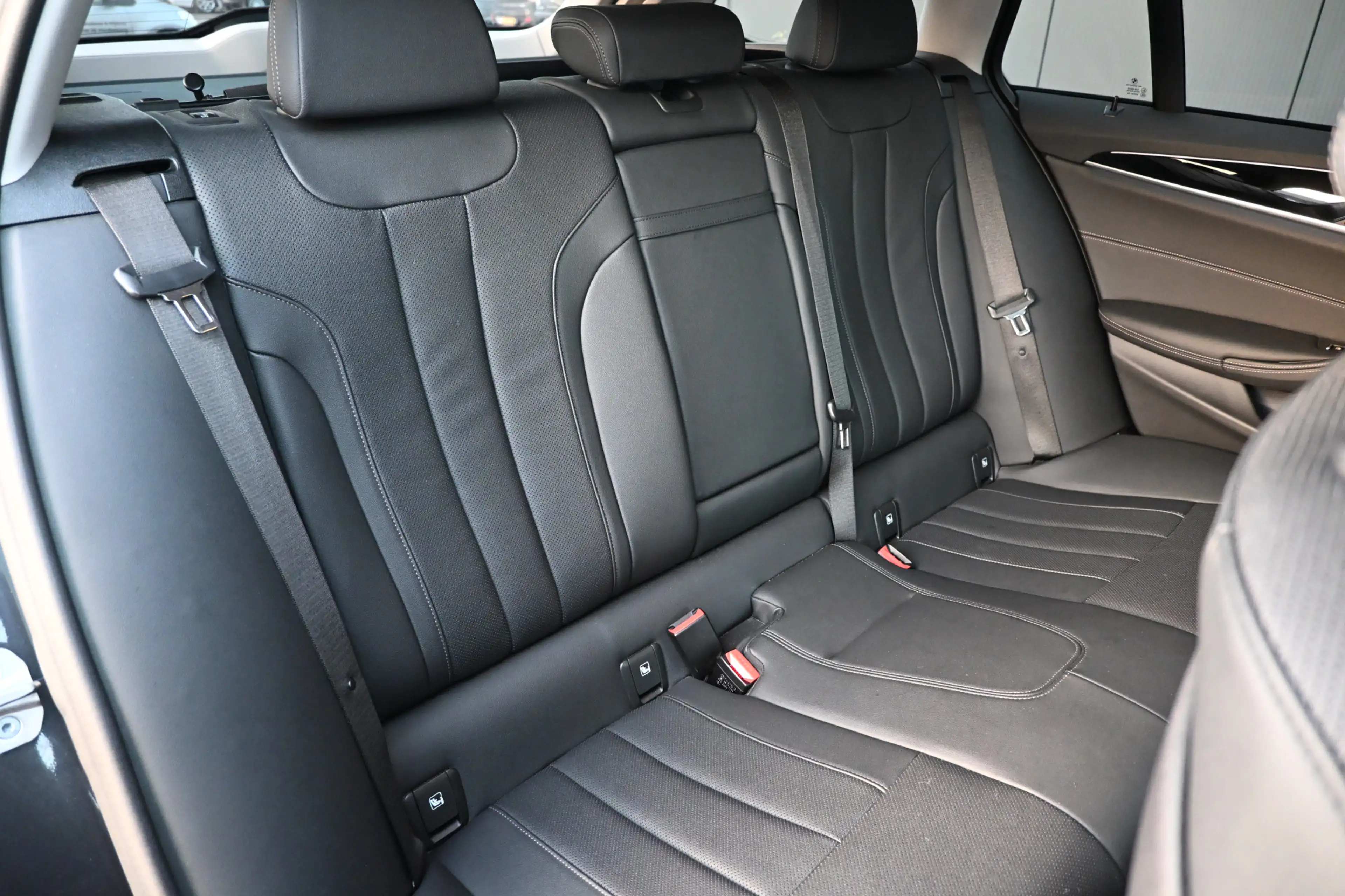 BMW 530 5-serie Touring 530e xDrive Business Edition Plus — photo 22