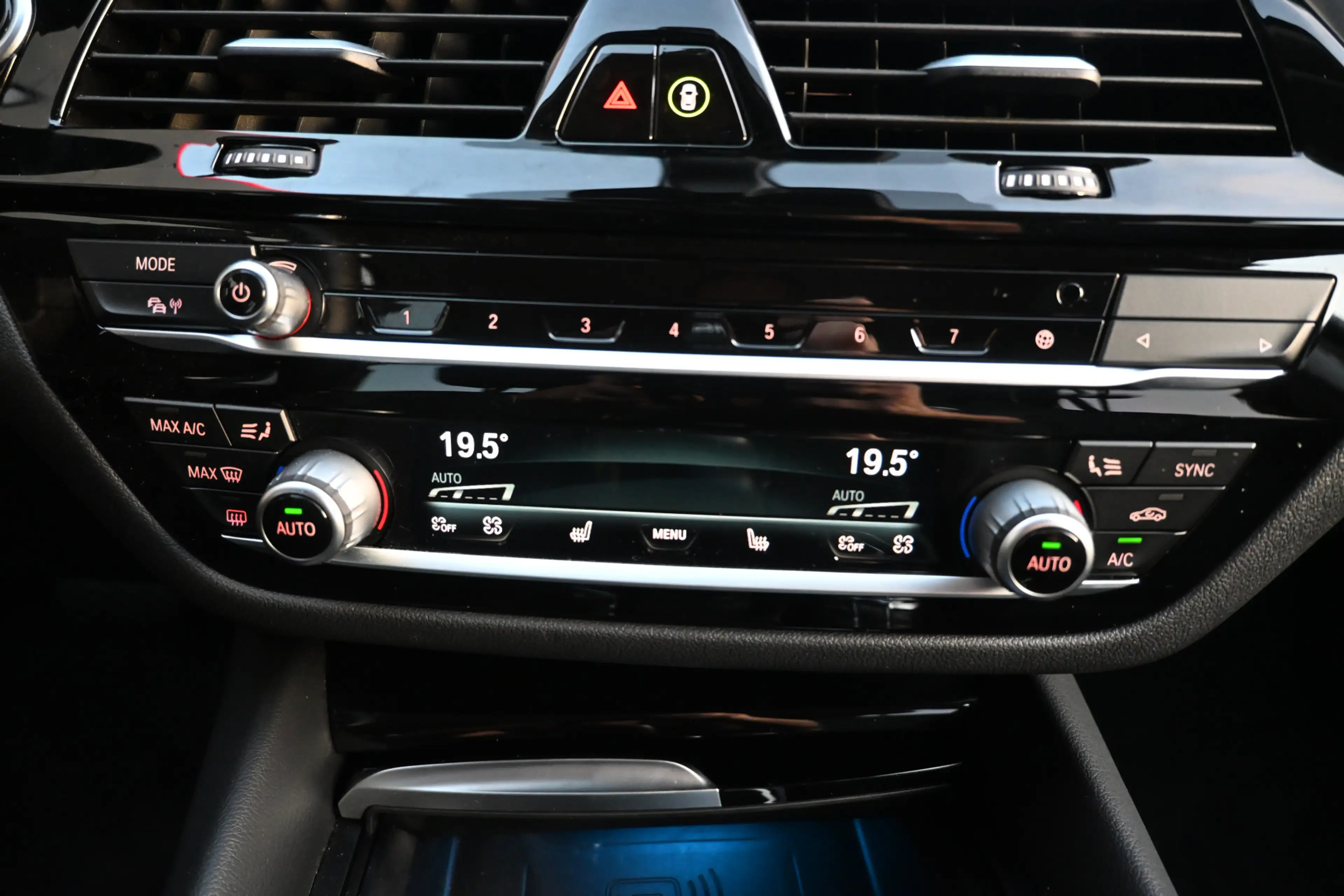 BMW 530 5-serie Touring 530e xDrive Business Edition Plus — photo 31