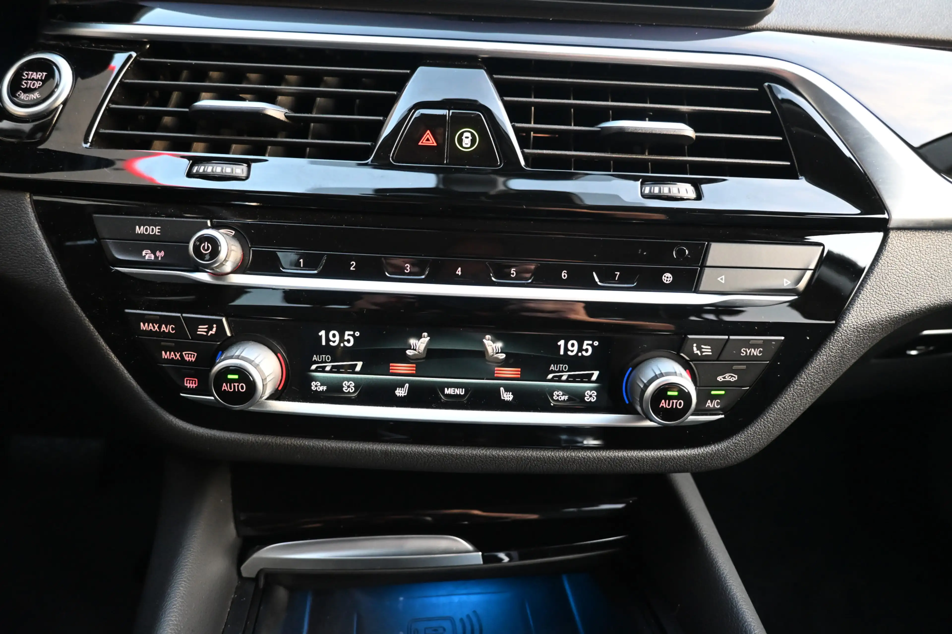 BMW 530 5-serie Touring 530e xDrive Business Edition Plus — photo 15