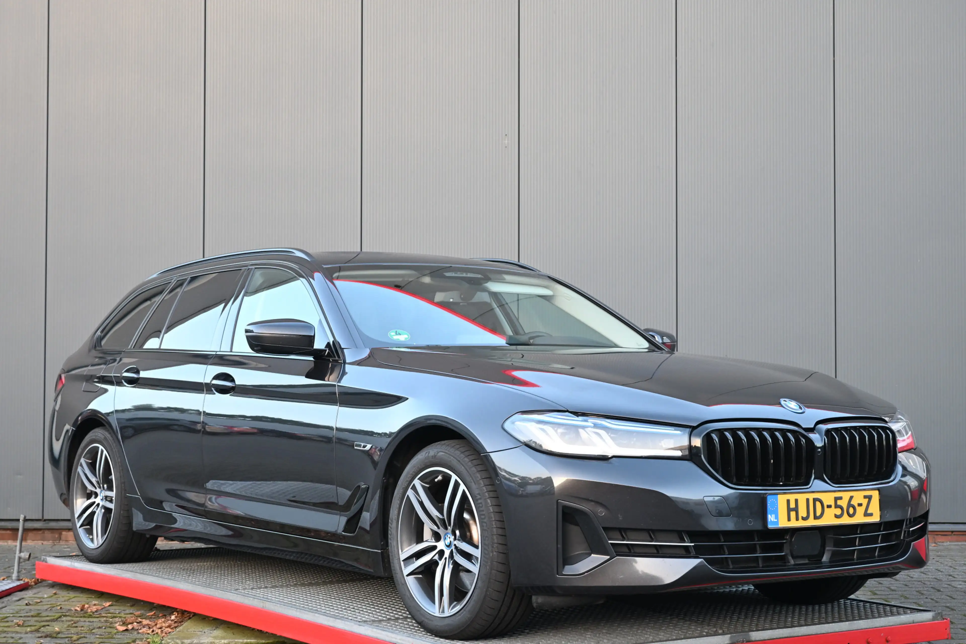 BMW 530 5-serie Touring 530e xDrive Business Edition Plus — photo 10
