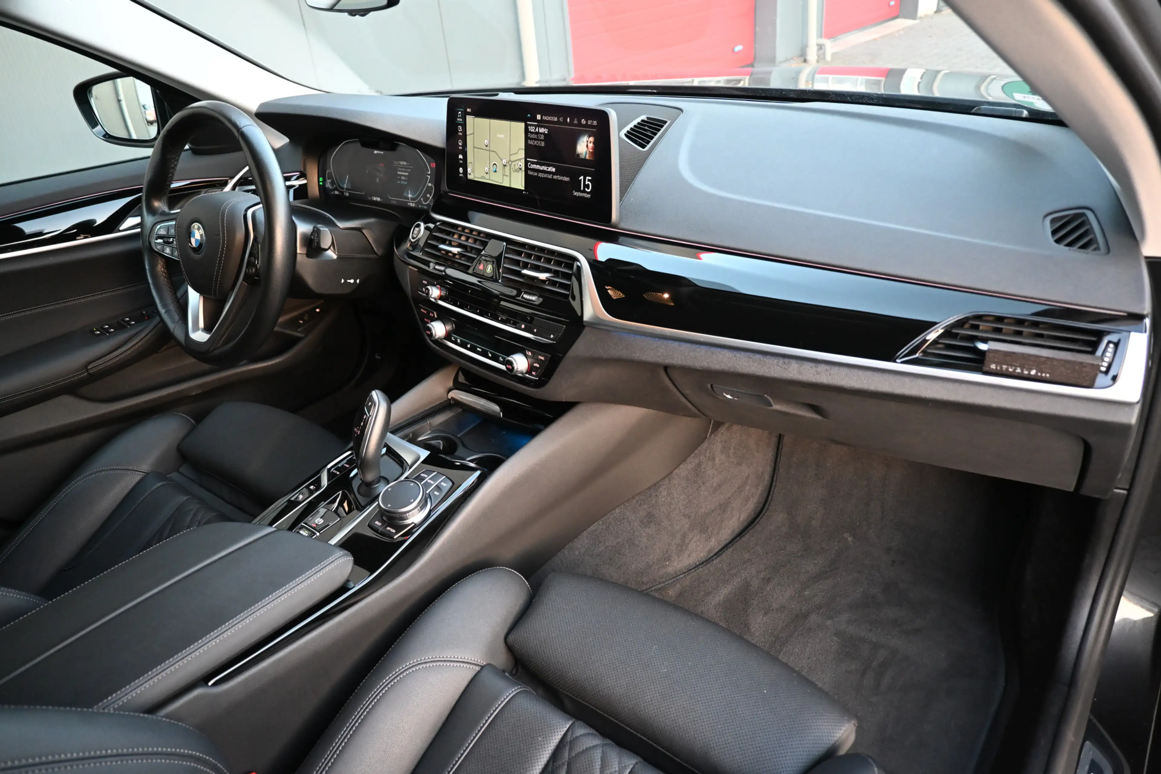 BMW 530 5-serie Touring 530e xDrive Business Edition Plus — photo 29