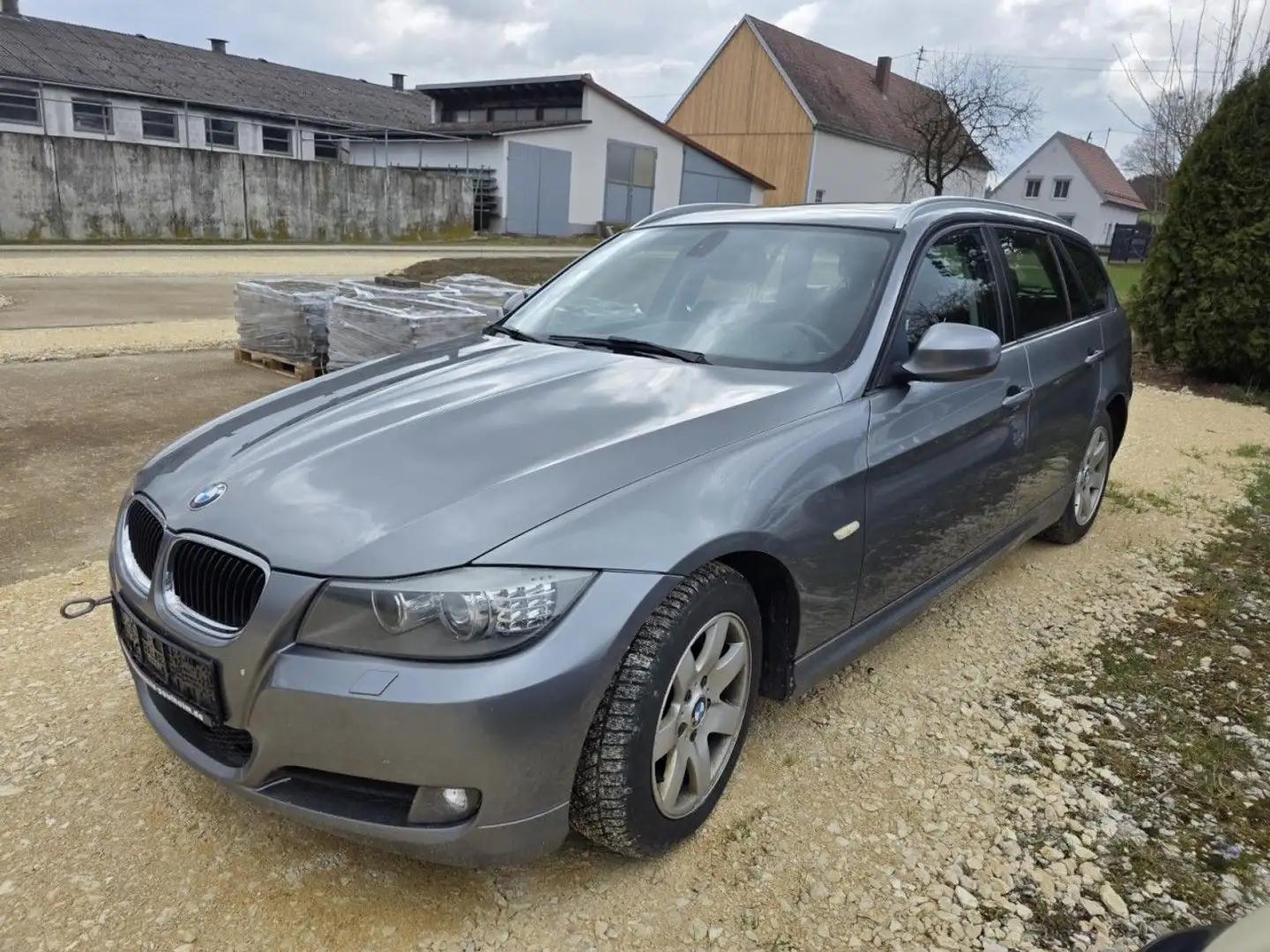 BMW 320 d Touring AUTOMATIK NAVI SHZ PANNO EURO5 TEMP Grau - 1