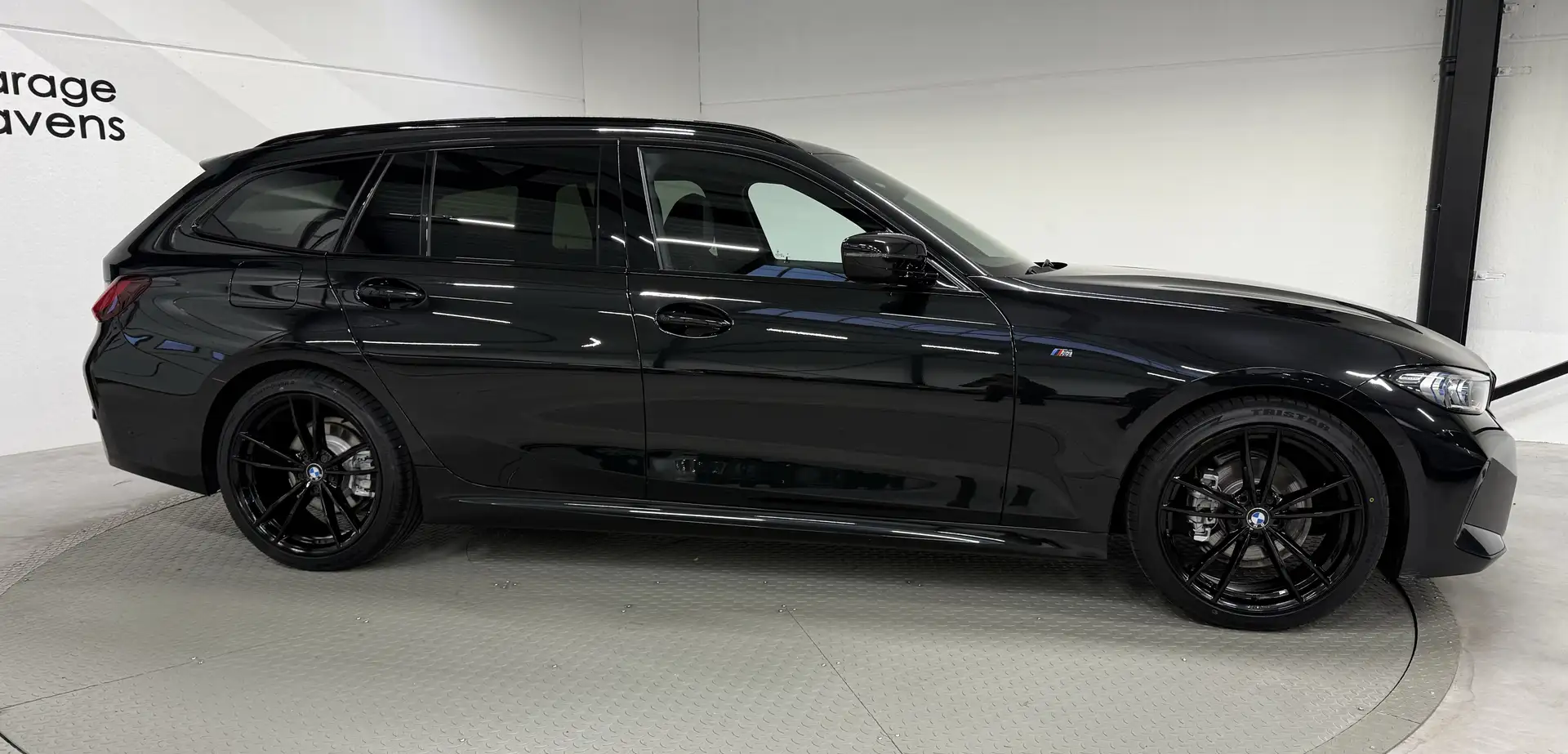 BMW 318 318i Touring Aut. M Sport Zwart - 2