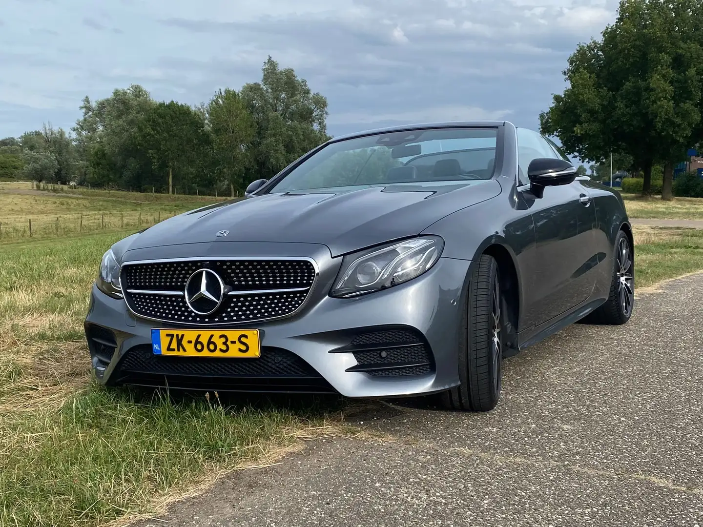 Mercedes-Benz E 200 E 200 Cabriolet Premium Plus AMG Line Grijs - 2