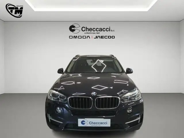 BMW X5 view 2