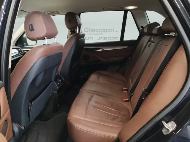 BMW X5 view 8