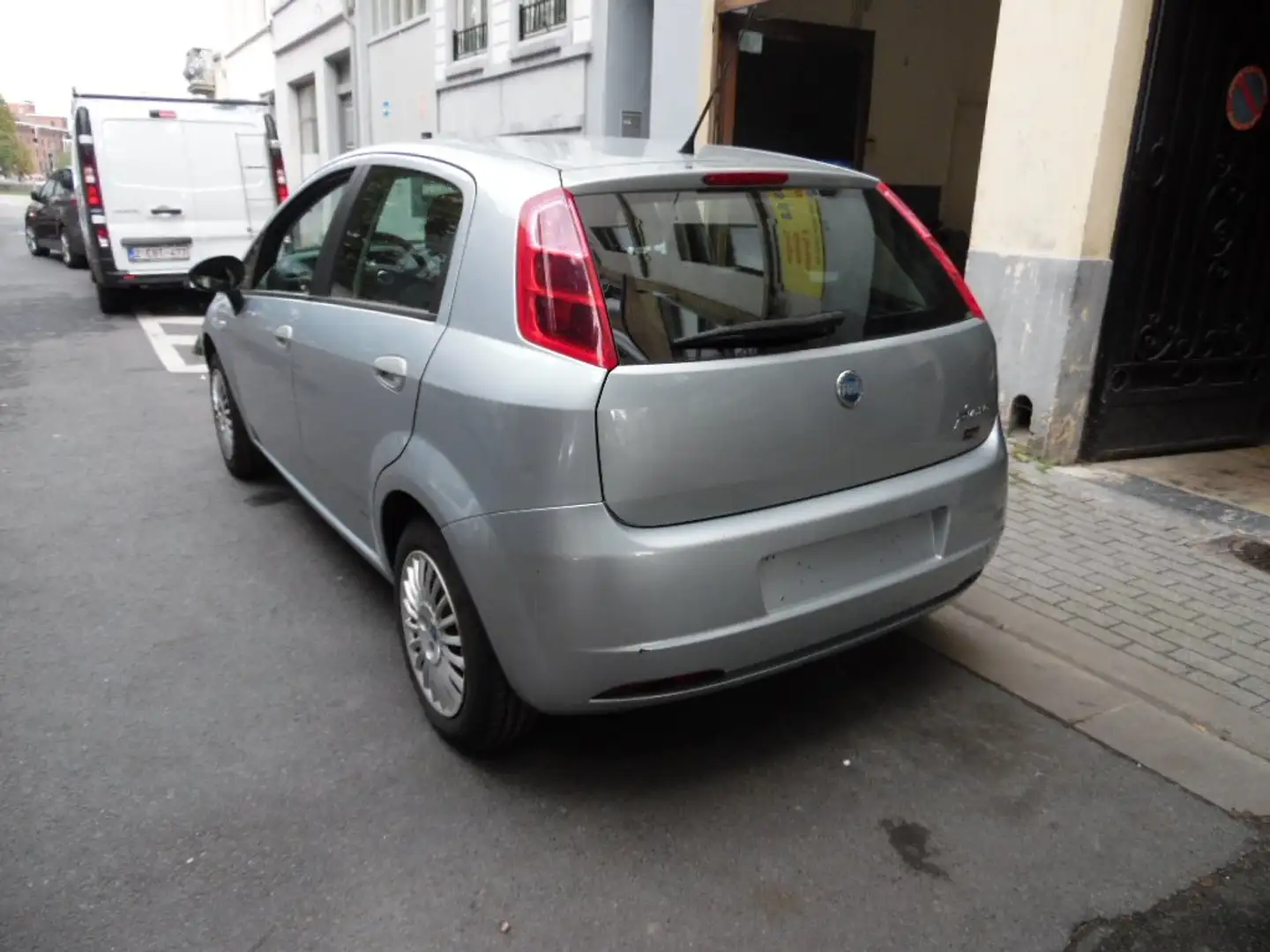 Fiat Punto 1.2 8V - 60 CULT II Gris - 2